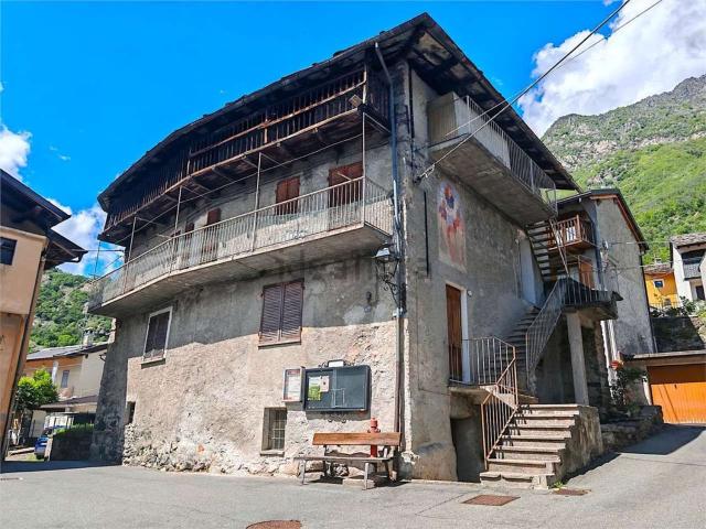 Casa in vendita a Donnas, Aosta
