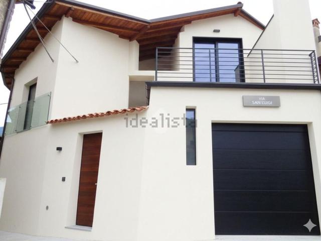 Casa in vendita a Costa Volpino, Lombardia