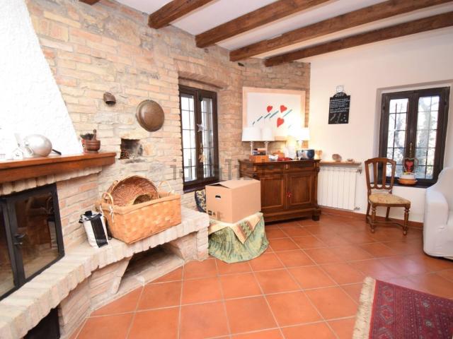 Casa in vendita a Valle, Gropparello