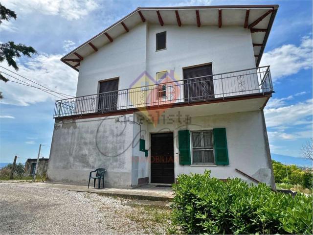 Casa in vendita a Unione dei Comuni della Val Vibrata, Colonnella