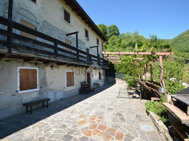 Casa in vendita a Palazzago, Lombardia