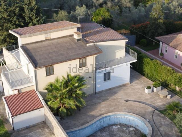 Casa in vendita a Caltagirone, Sicilia
