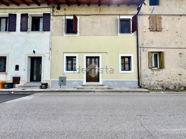Casa in vendita a Lovaria / Lovarie, Pradamano / Pradaman
