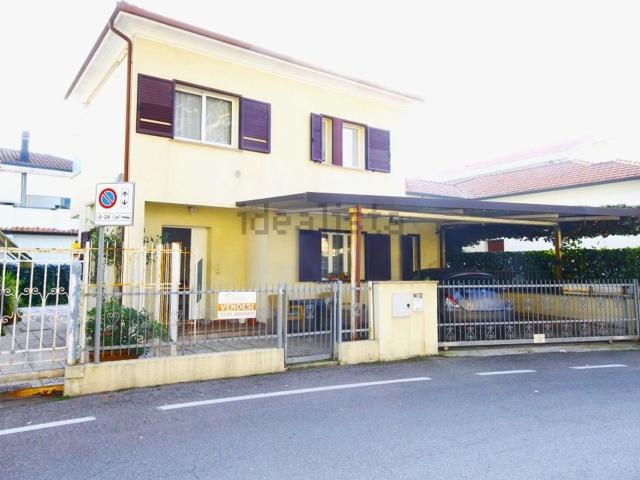 Casa in vendita a Riccione, Reggio Emilia
