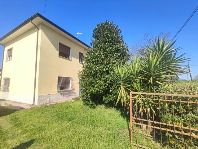 Casa in vendita a Bicchio, Viareggio