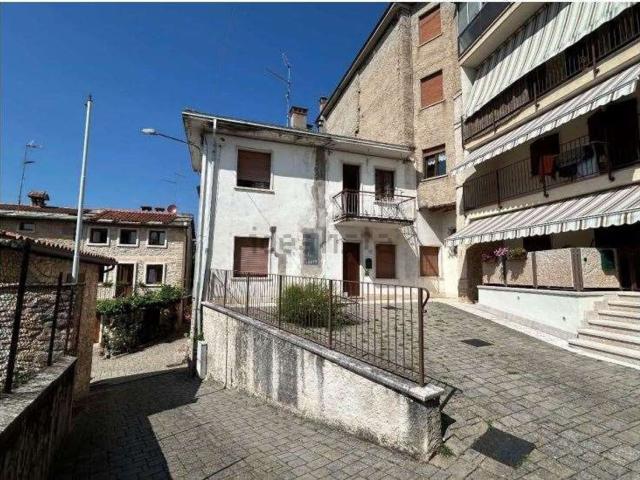 Casa in vendita a Cerro Veronese, Veneto