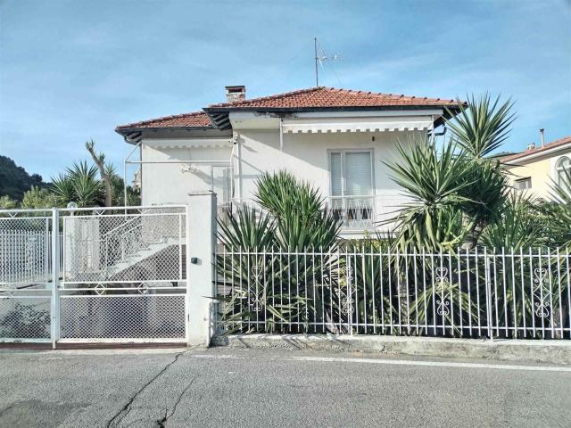 Casa in vendita a Camporosso mare, Camporosso