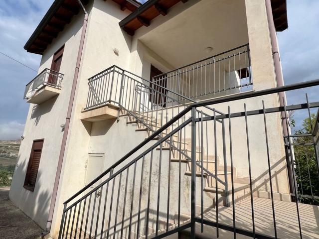 Casa in vendita a Palma Di Montechiaro, Sicilia