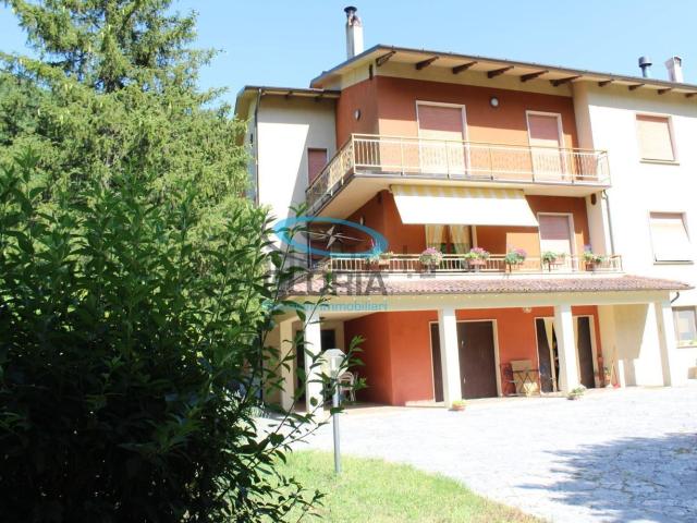 Casa in vendita a Serradica, Fabriano