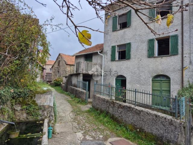 Casa in vendita a Montoggio, Liguria
