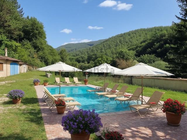 Casa in vendita a Sellano, Umbria