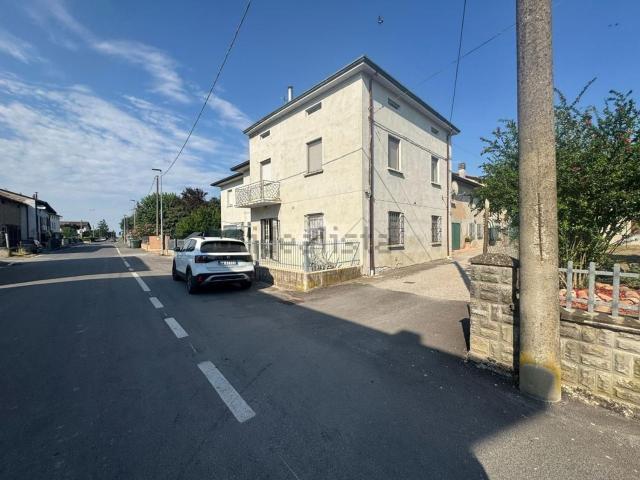 Casa in vendita a Terra di Mezzo, Re