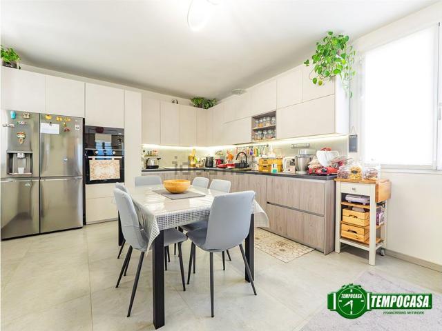 Casa in vendita a Carugate, Lombardia