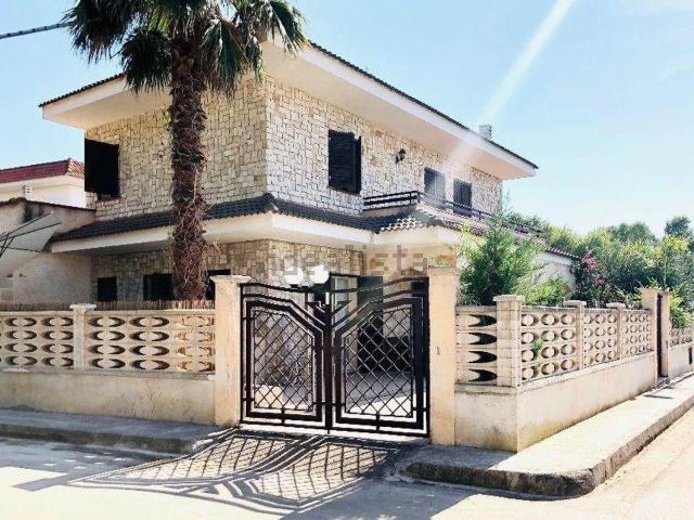 Casa in vendita a Torre Squillace, Puglia