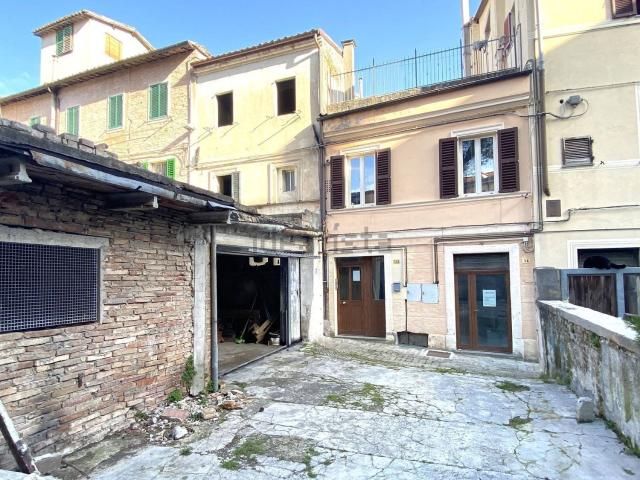 Casa in vendita a Centro, Marche