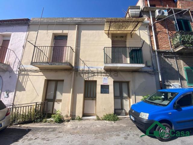 Casa in vendita a San Filippo Inferiore, Messina