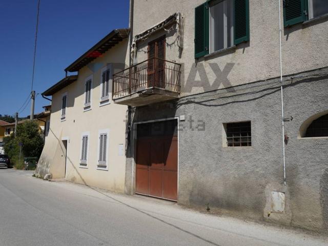 Casa in vendita a Scanzano, Foligno