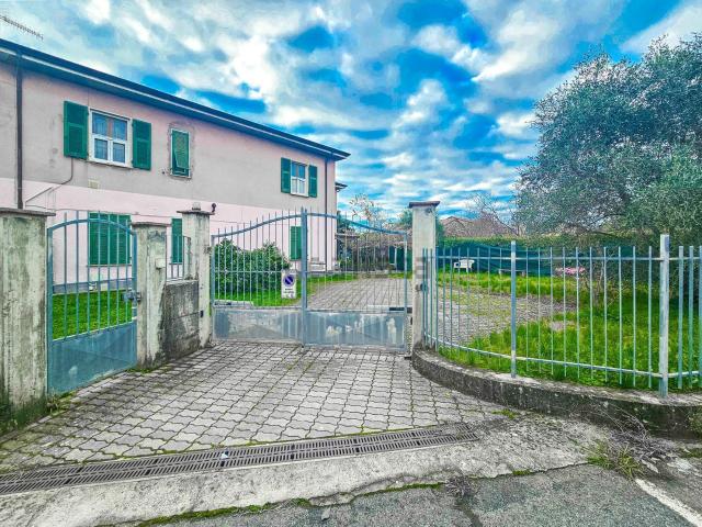 Casa in vendita a Sarzana, Liguria