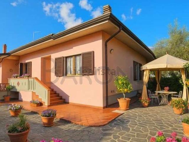 Casa in vendita a San Lorenzo, Marina Di Massa