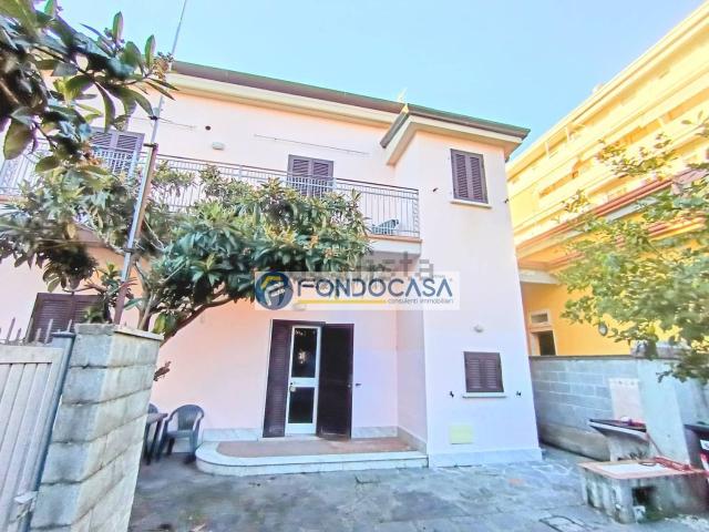 Casa in vendita a Marina di Carrara, Carrara