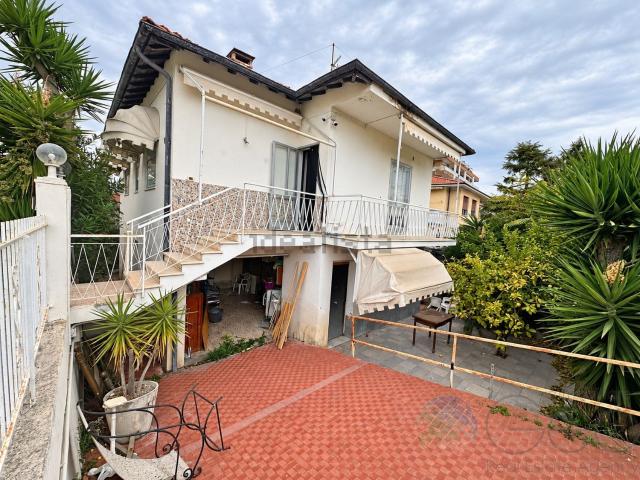 Casa in vendita a Camporosso mare, Camporosso