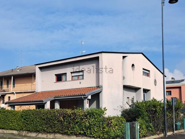 Casa in vendita a Pieve Emanuele, Lombardia