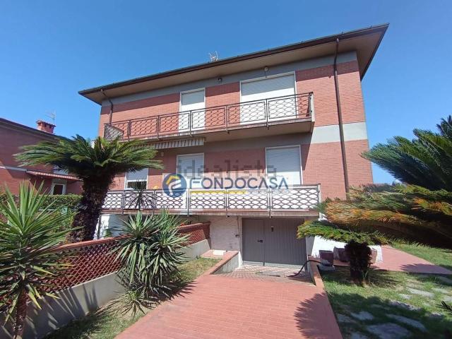 Casa in vendita a Marina di Carrara, Carrara