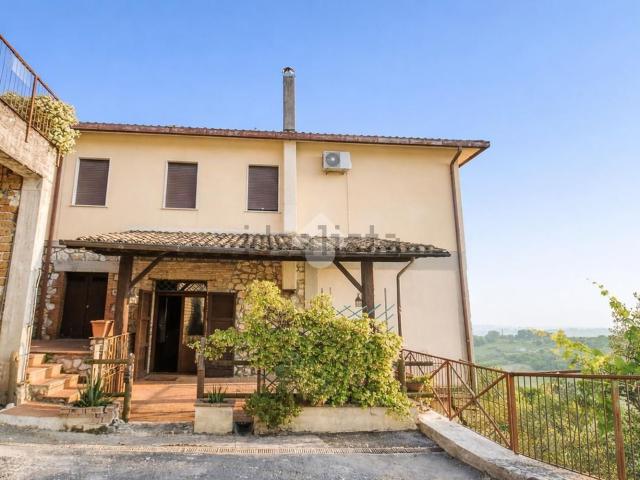 Casa in vendita a Casperia, Lazio
