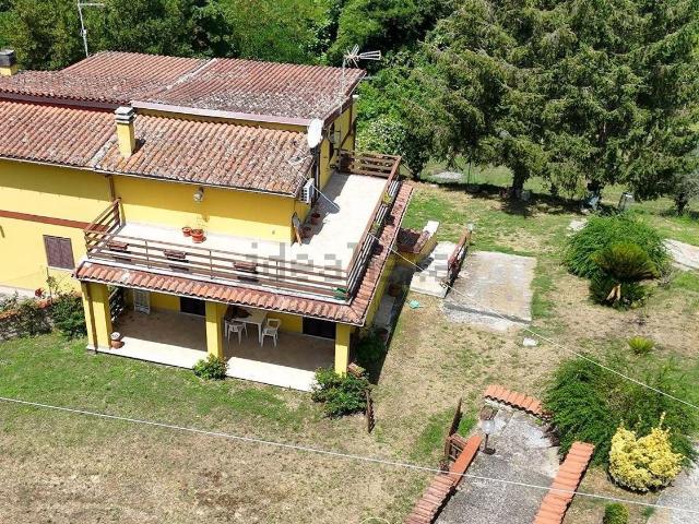 Casa in vendita a Poggio Catino, Lazio