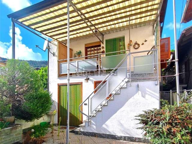 Casa in vendita a Challand-Saint-Victor Capoluogo - Ville, Challand Saint Victor