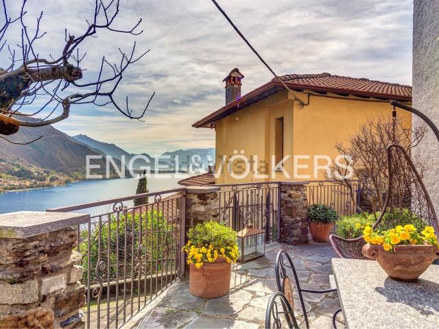 Casa in vendita a Colico, Lombardia