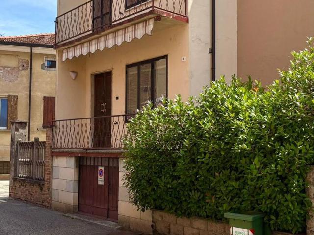 Casa in vendita a Borgo Mantovano, Revere