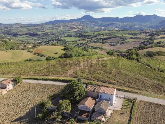 Casa in vendita a Contrada Pratelli, Rosora