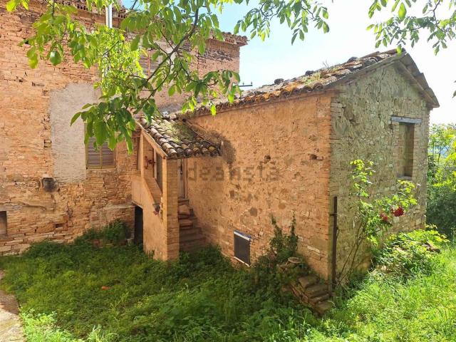 Casa in vendita a Ugliano, San Severino Marche