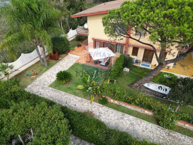 Casa in vendita a Salto di Fondi, Salto Di Fondi