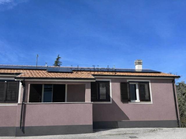 Casa in vendita a Le Casette, Marche