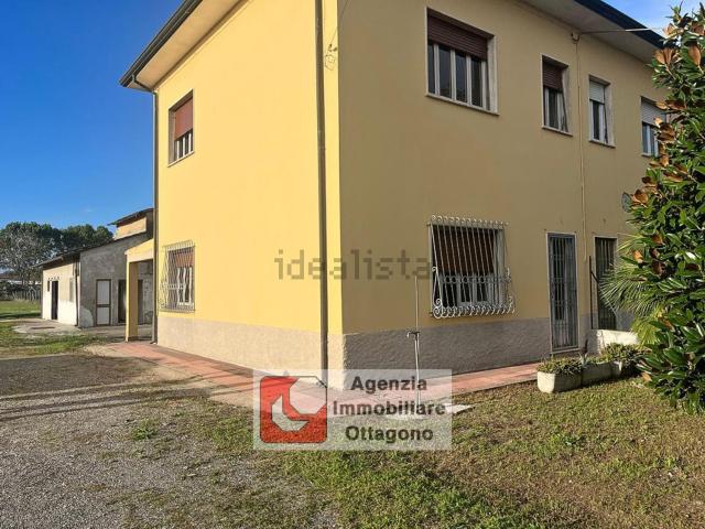 Casa in vendita a Bicchio, Viareggio