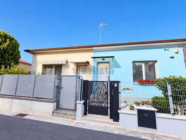 Casa in vendita a Borgo Molino, Senigallia