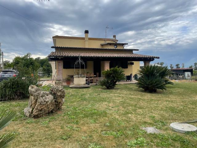Casa in vendita a Latina, Lazio