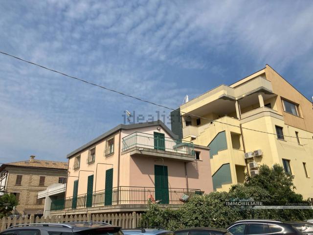 Casa in vendita a Roseto Degli Abruzzi, Abruzzo