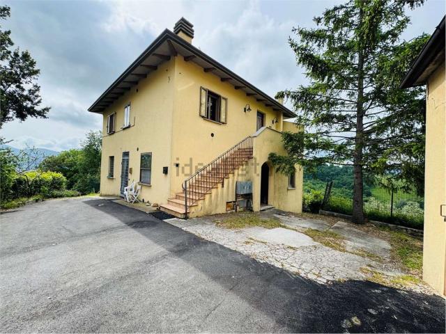 Casa in vendita a Gualdo Tadino, Umbria