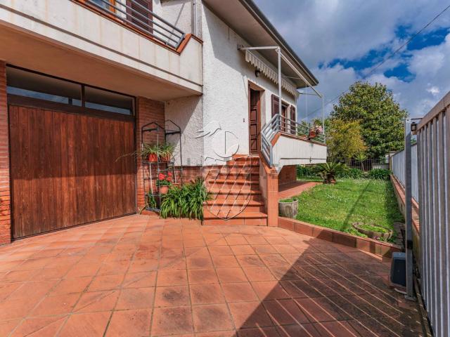 Casa in vendita a Dogana, Luni