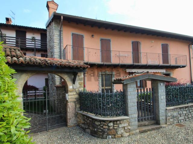 Casa in vendita a Almenno San Salvatore, Bergamo