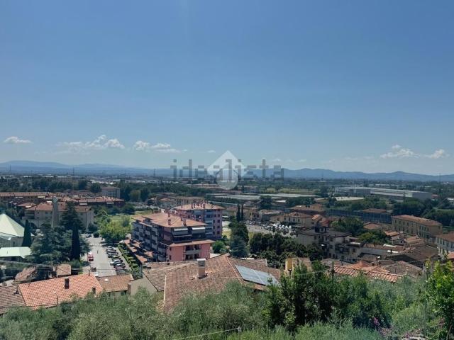 Casa in vendita a Pizzidimonte, Prato