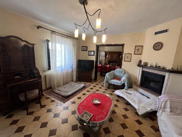 Casa in vendita a Marina di Massa, Marina Di Massa