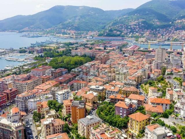 Casa in vendita a Montepertico, La Spezia
