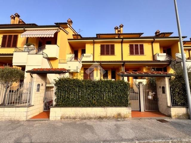 Casa in vendita a Vergaio, Prato