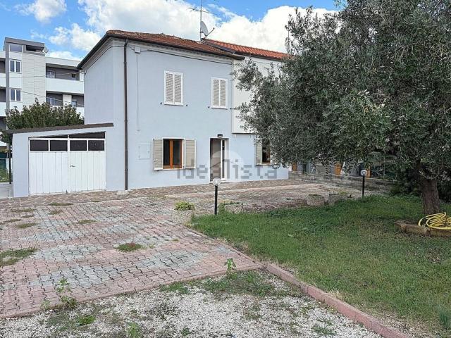 Casa in vendita a San Lazzaro, Marche