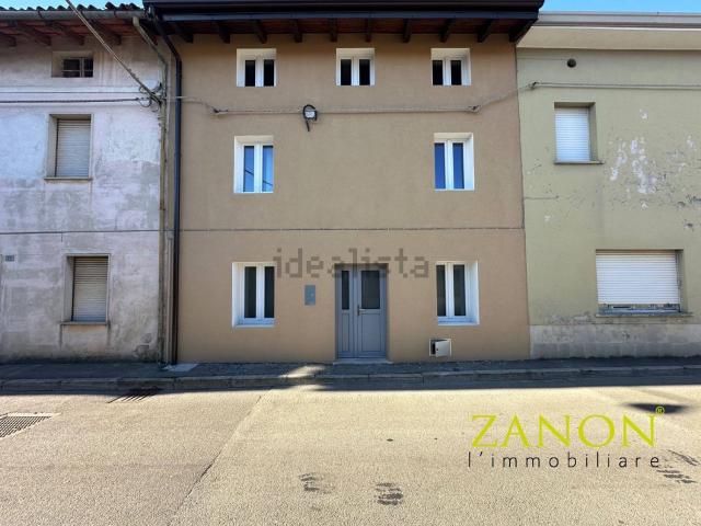 Casa in vendita a Lucinico / Ločnik / Luzinìs, Gorizia