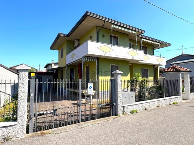 Casa in vendita a Calcio, Lombardia